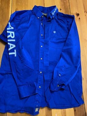 Ariat Men's Button-Down Logo Shirt in Royal Blue